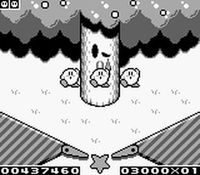 une photo d'Ã©cran de Kirby s Pinball Land sur Nintendo Game Boy